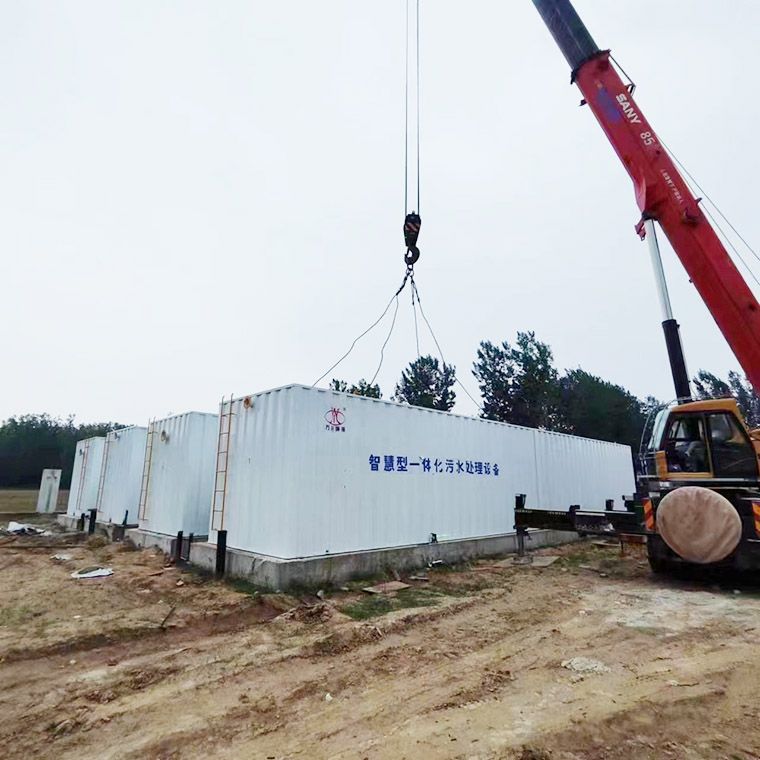 邏(luo)崗汚(wu)水處理廠8檯(tai)一體化汚水處理設備完(wan)成安裝