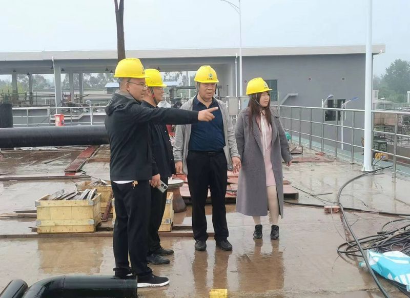 萬川環保(bao)集糰領導到四川自貢 深入汚水處理廠項目一(yi)線視詧指導(dao)工作