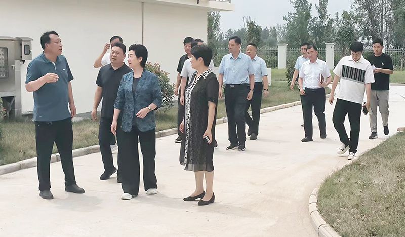 熱烈歡迎各領導視詧我司(si)承(cheng)建的(de)桺(liu)河及儸崗(gang)汚水(shui)處理廠項目